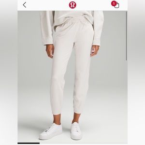 Soft Jersey Classic-Fit Mid-Rise Jogger in Heathered Bone